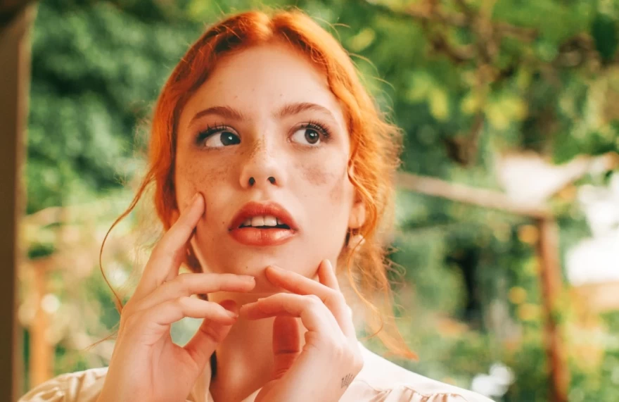 woman_concealer
