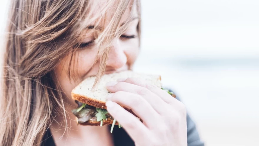 woman_eating