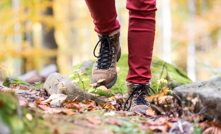 woman_hiking