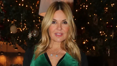 Χριστίνα Παππά: Με αποκαλυπτικό βελουτέ σορτσάκι και over the knee μπότες - ''Πανικός'' με την εμφάνισή της στο πάρτι για τη γιορτή της