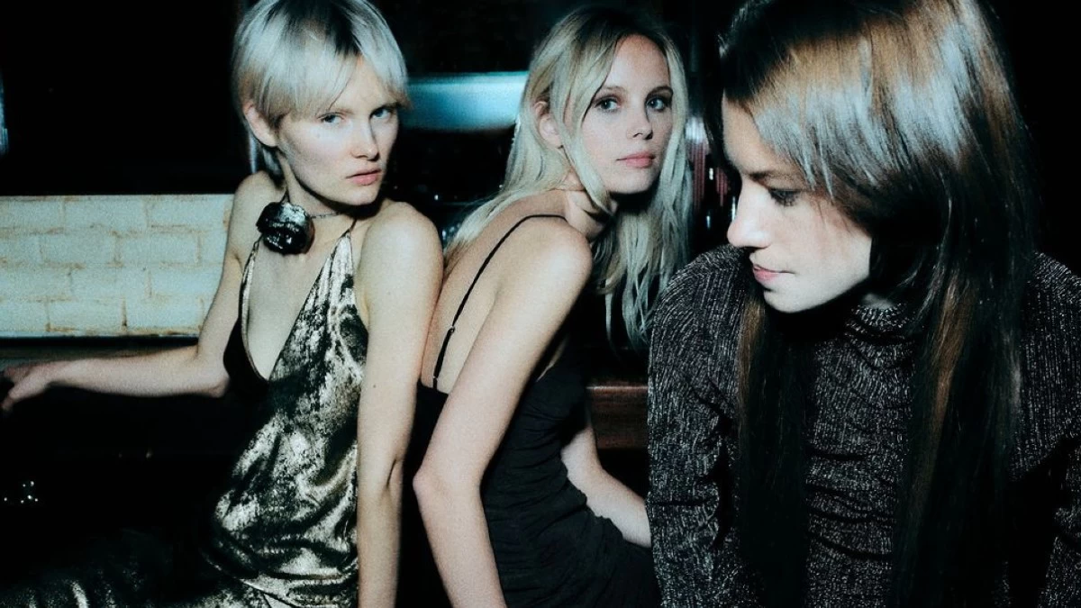 5 φορέματα από το Zara με 22,99 ευρώ που θα σε βγάλουν ασπροπρόσωπη τις γιορτές