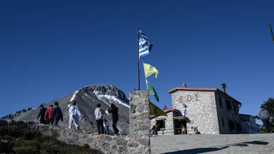 Καιρός 24/1: Αυξημένες νεφώσεις με ασθενείς τοπικές βροχές - Προσοχή για τον παγετό