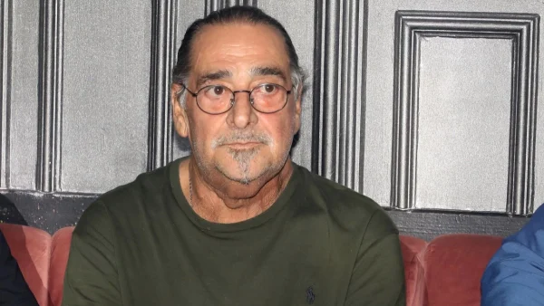 Βασίλης Καρράς: O καρκίνος ξέφυγε και τον χτύπησε στα κόκαλα - Οι τελευταίες του συναντήσεις πριν πεθάνει