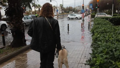 Καιρός: Ισχυρές βροχές, καταιγίδες, μεταφορά αφρικανικής σκόνης, χιόνια και πτώση θερμοκρασίας σήμερα 7/1