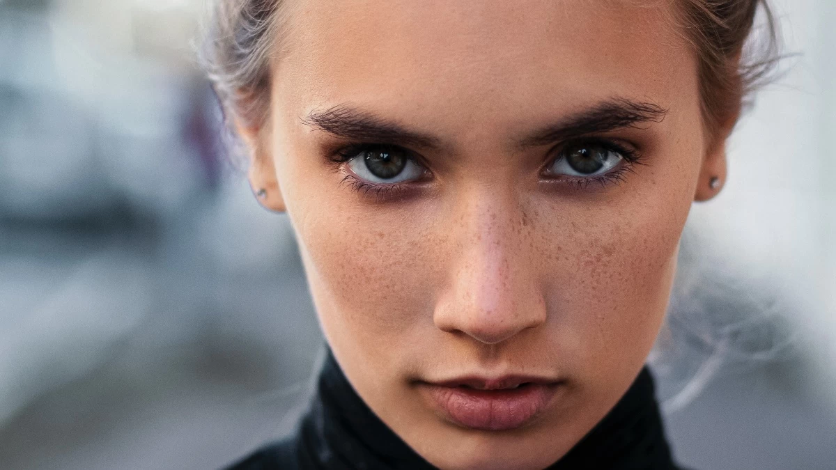 Αυτό το τρικ με το concealer θα κρύψει τους μαύρους κύκλους μετά το hangover- Δες πως να το κάνεις με λίγες κινήσεις