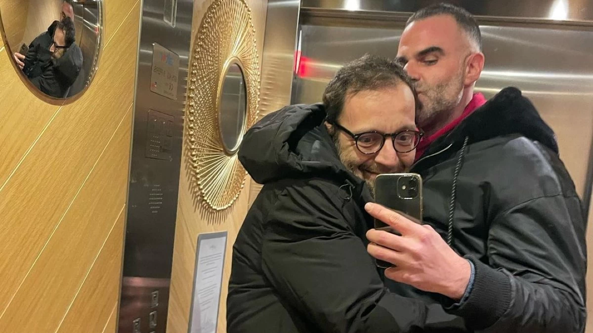 Αύγουστος Κορτώ: Σήμερα (25/1) γιορτάζει επέτειο 20 χρόνων με τον σύζυγό του – Δείτε φωτογραφίες