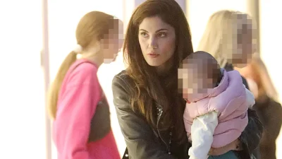 Μαίρη Συνατσάκη: Δεν άφηνε λεπτό από την αγκαλιά της τη μικρή Ολίβια - Βόλτα στα μαγαζιά με το καρότσι και την κόρη της