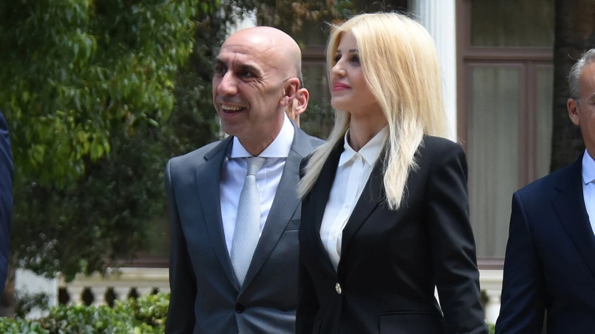 Παντρεύτηκαν η Έλενα Ράπτη και ο  Γιάννης Μπρατάκος με πολιτικό γάμο