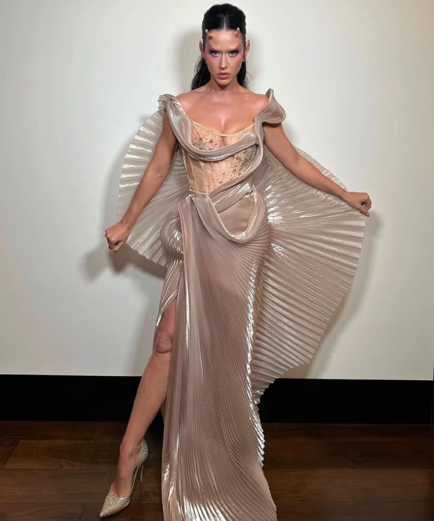 katy_perry_alienlooik