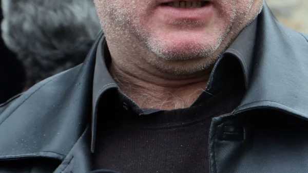 Κραυγή αγωνίας από αγαπημένο Έλληνα ηθοποιό: «Καπνίζω αποτσίγαρα από τον δρόμο, ζω με 220 ευρώ»