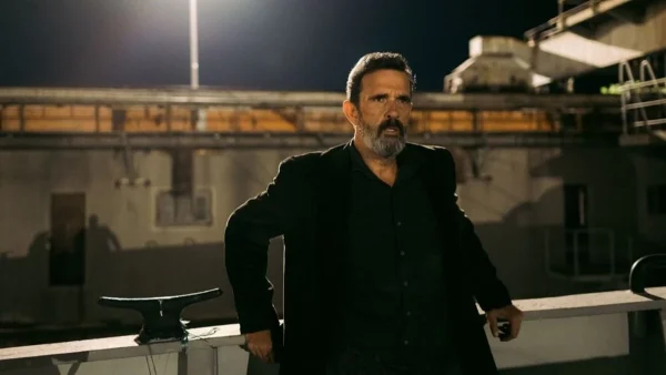 Λεωνίδας Κακούρης: Αποχωρεί από το "Ναυάγιο" του MEGA μετά το χαμό με την παράσταση "Βασιλιάς Ληρ";
