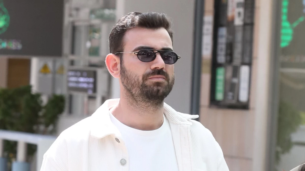 Νίκος Πολυδερόπουλος: Στο Άγιο Όρος με τον πατέρα του μετά τον χαμό του αδερφού του - Συντετριμμένοι και οι δύο