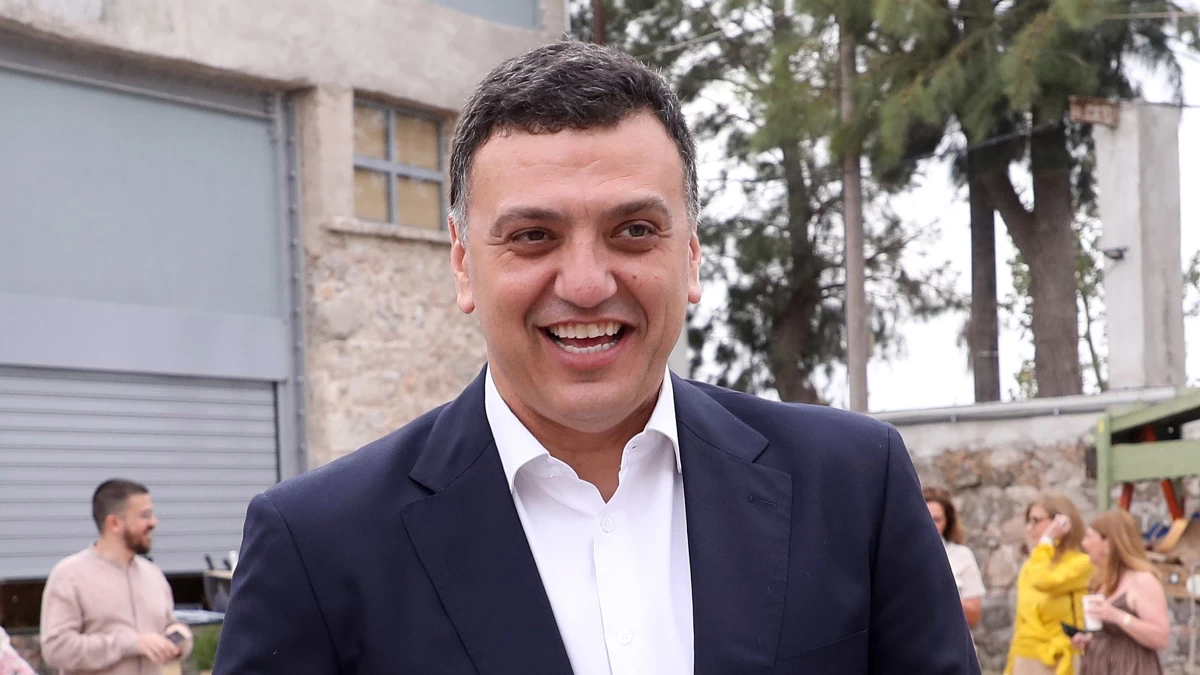 Βασίλης Κικίλιας: Έκλεψε την παράσταση ο γιος του, Παναγιώτης Αντώνιος - Τον κρατούσε στους ώμους του και περπατούσε