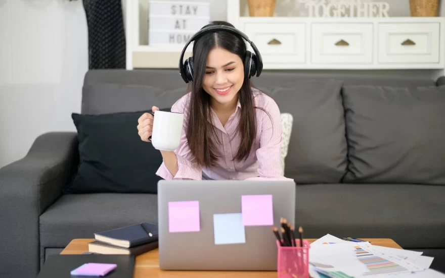 woman_working_happy