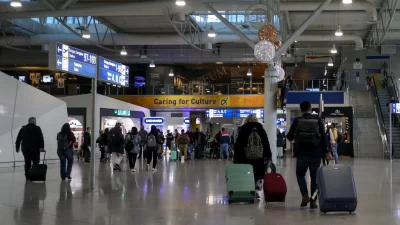 Συνελήφθη γνωστός τράπερ στο αεροδρόμιο Ελευθέριος Βενιζέλος - Προσπάθησε να κλέψει βαλίτσες γυναικών επιβατών