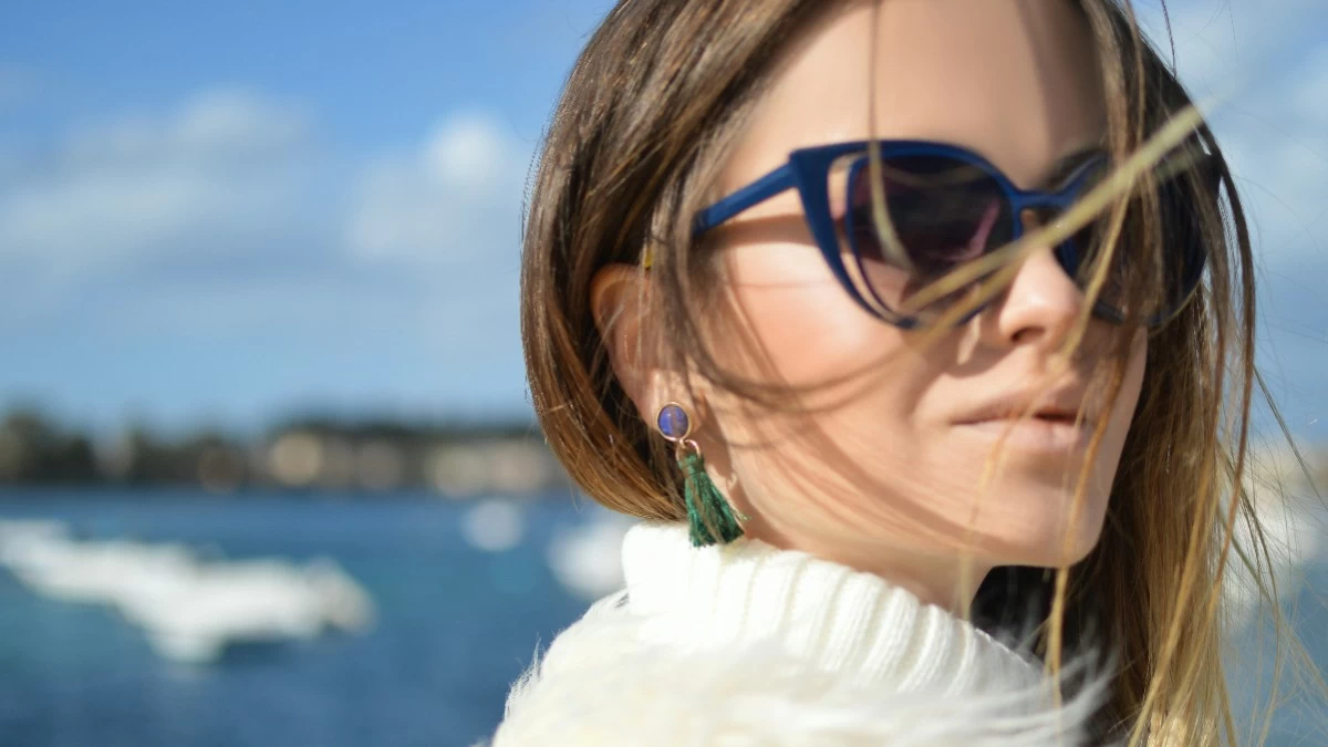 10 κόλπα στο styling που θα σε κάνουν να δείχνεις μικρότερη - Τips που "κόβουν" χρόνια!
