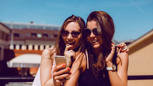 Τα 5 καλύτερα fashion apps για να απογειώσεις το στυλ σου