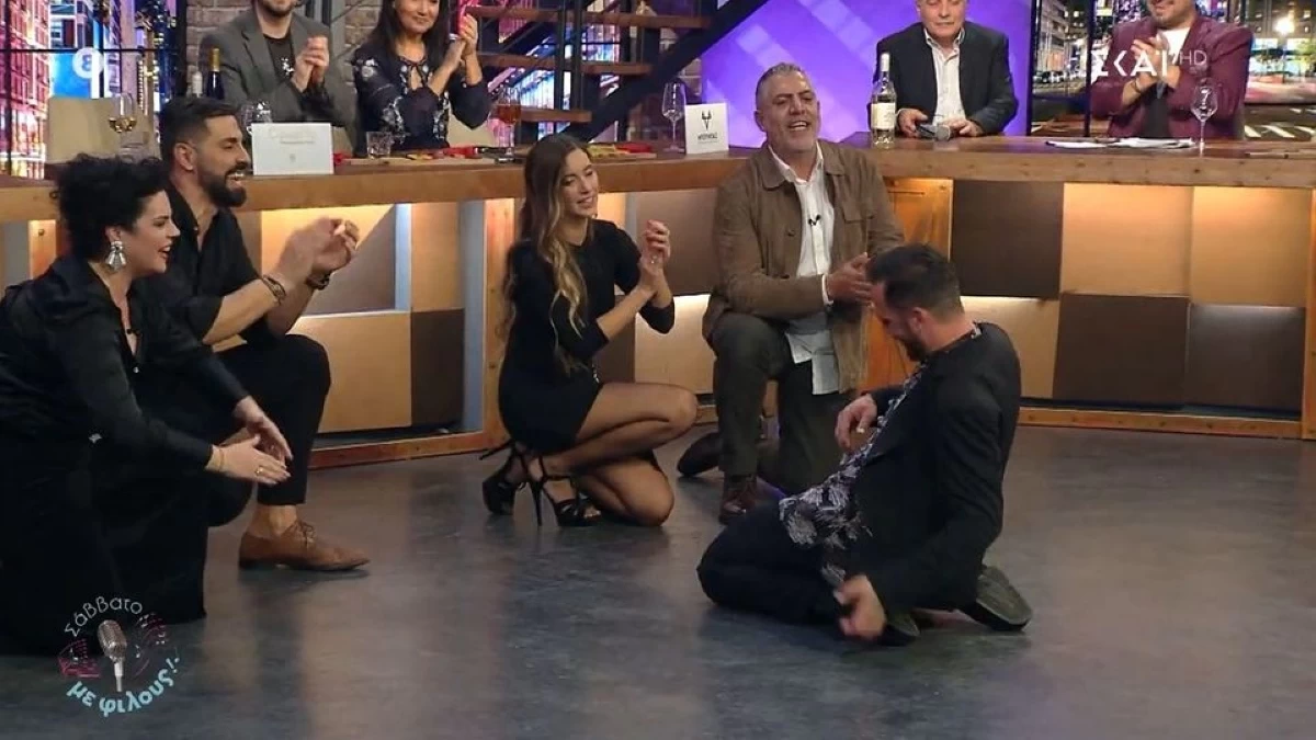 Σάββατο με φίλους: Τα "έσπασε" ο Άρης Σοϊλέδης στην πίστα - Χαμός στο ΣΚΑΙ με το βαρύ του ζεϊμπέκικο