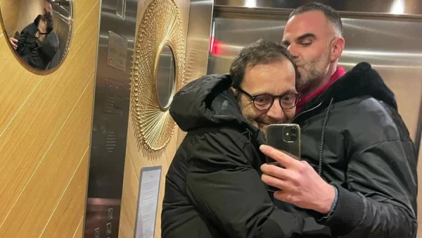 Παντρεύεται ο Αύγουστος Κορτώ με τον σύντροφό του - Αυτή είναι η αναγγελία του γάμου