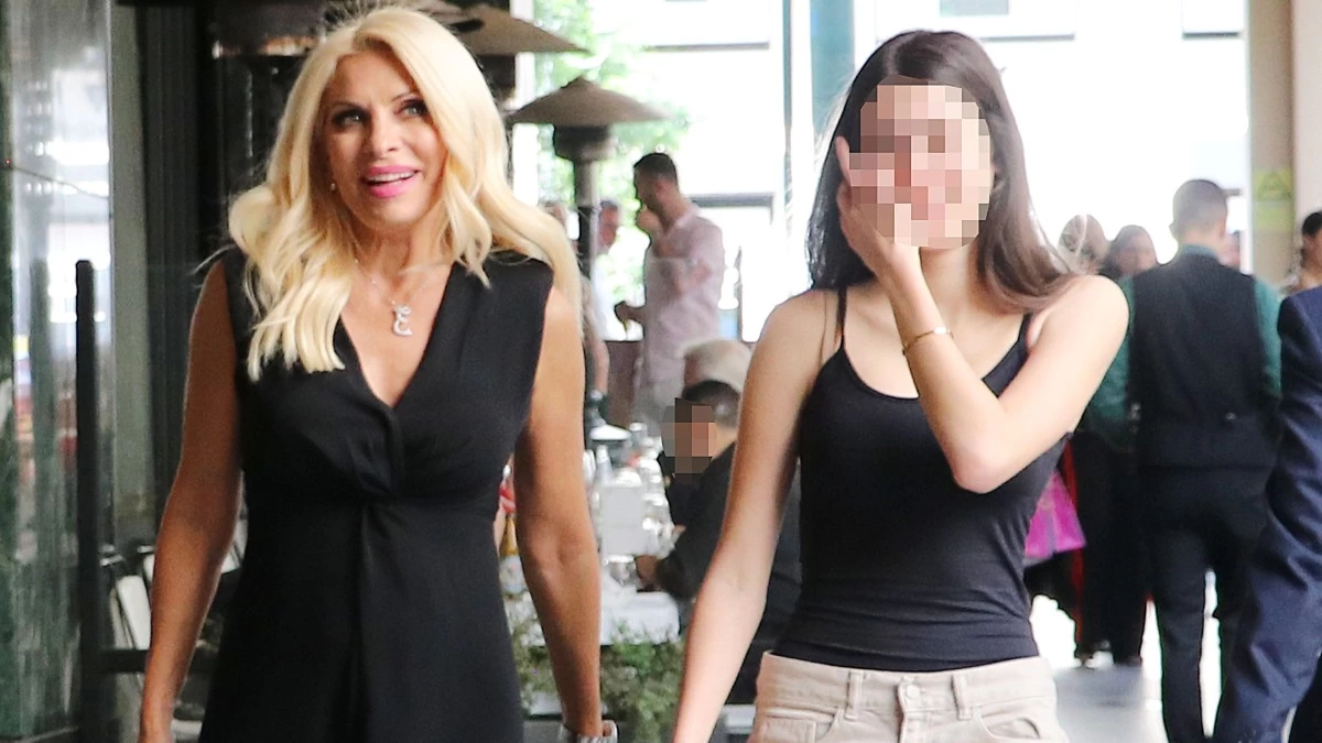 Ελένη Μενεγάκη – Εύχεται στην κόρη της Λάουρα Λάτσιου με μία φωτογραφία από την παιδική της ηλικία: «Χρόνια σου πολλά παιδί μου!»