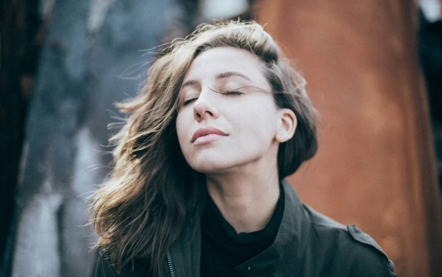 inhale_woman