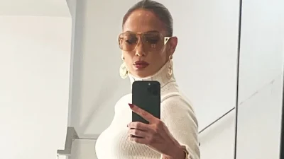 Jennifer Lopez: Το μυστικό της για ένα νεανικό πρόσωπο χωρίς ρυτίδες στα 54!