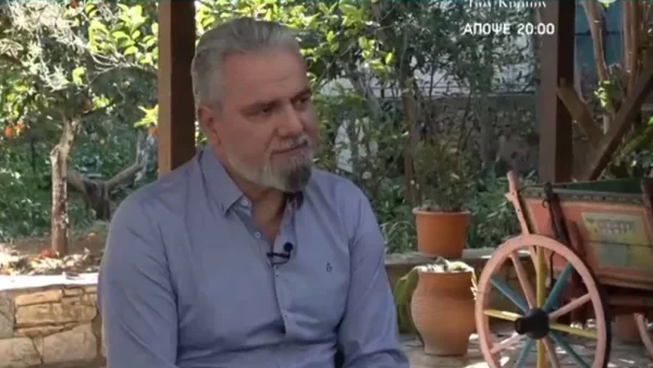 Συγκινεί ο Μάνος Πετούσης: «Η μαμά μου είχε άνοια - Έχω κλάψει τόσο πολύ γι' αυτήν το προηγούμενο διάστημα»