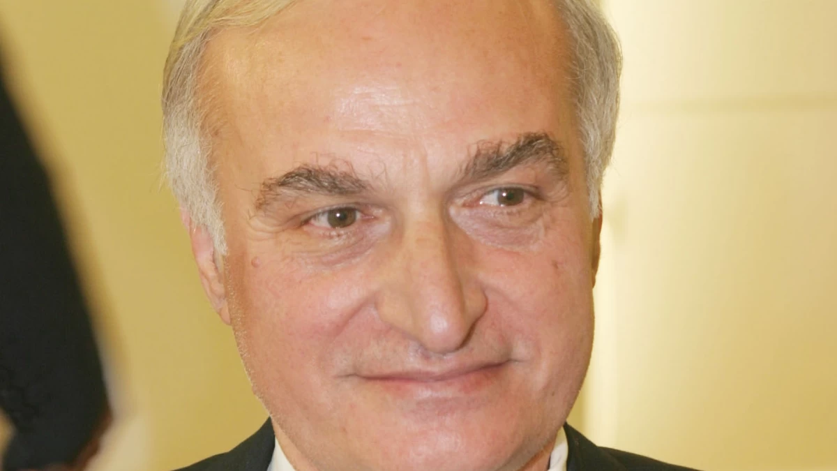 Μανώλης Μαυρομμάτης: Νοσηλεύεται σε σοβαρή κατάσταση με τη σύζυγό του - Ξέσπασε φωτιά μέσα στο σπίτι τους