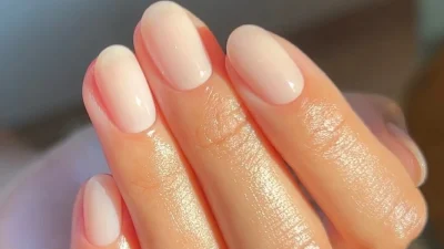 Naked french nails: Η νέα τάση στο μανικιούρ που θα «φορεθεί» περισσότερο το 2024!