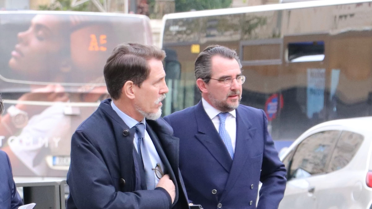 Παύλος και Νικόλαος Γλύξμπουργκ: Με κοστούμια στο κέντρο της Αθήνας χωρίς συνοδεία - Λίγες μέρες μετά το μνημόσυνο του τέως βασιλιά Κωνσταντίνου
