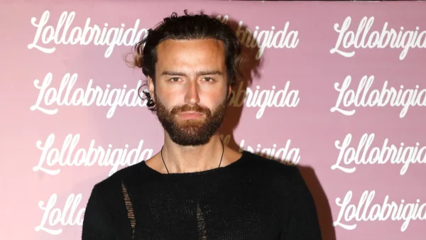 Rob James Seymour: Σε ιταλικό εστιατόριο αγκαλιά με την σύζυγό του στον Πειραιά - Η πρώτη νυχτερινή έξοδος μετά το Survivor