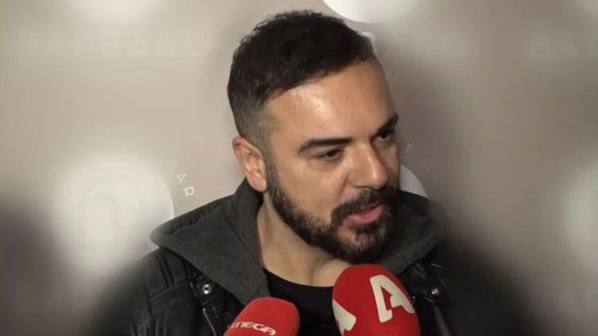 Τριαντάφυλλος: «Είναι ακατάλληλη ώρα...» - Αμηχανία μπροστά στους δημοσιογράφους με την απάντηση για την ερωτική ζωή με την σύζυγό του