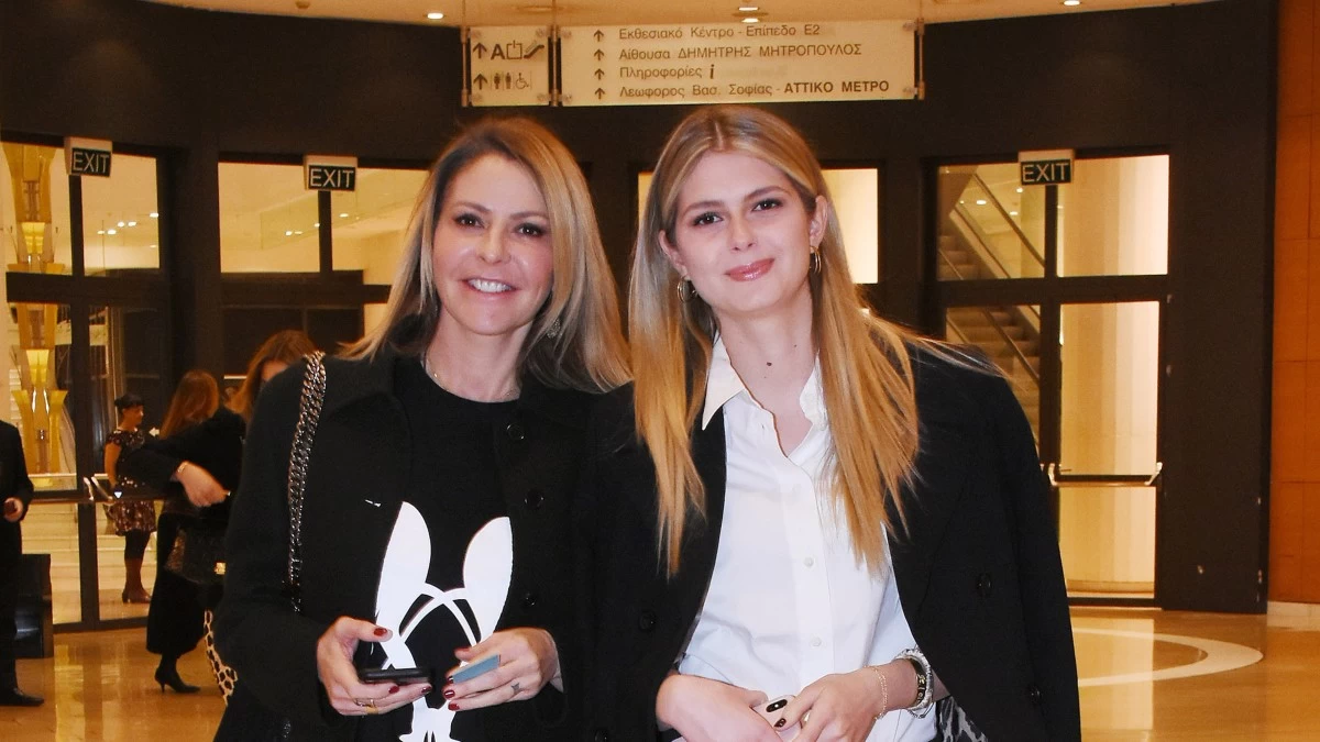 Αμαλία Κωστοπούλου: Αυτός είναι ο σύντροφος της κόρης της Τζένης Μπαλατσινού - Βίντεο από το σπίτι της στην Αμερική