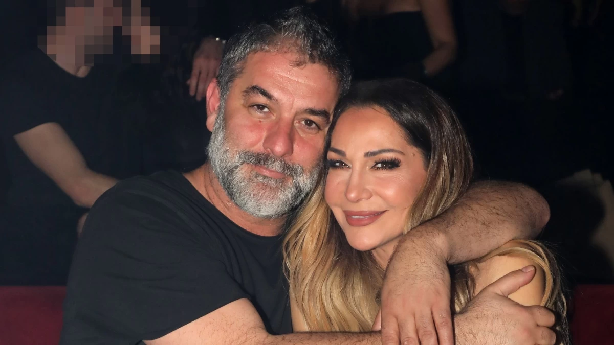 Δέσποινα Βανδή – Βασίλης Μπισμπίκης: Xαλαρή Κυριακή με παρέα στο κέντρο της Αθήνας
