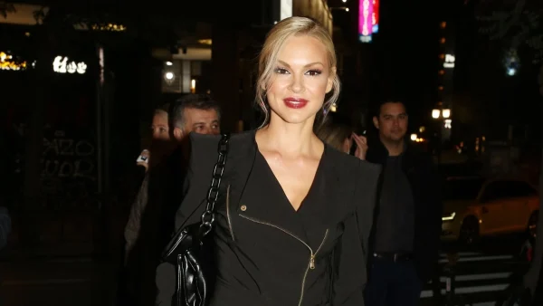 "Λιώνει" στην προπόνηση η Βίκυ Κάβουρα - Ποζάρει με φουσκωμένη κοιλίτσα στο γυμναστήριο