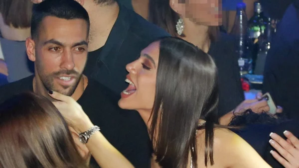 Μελίνα Νικολαΐδη: Τα τρυφερά τετ α τετ με τον Αλέξανδρο Πολυχρονιάδη στα μπουζούκια - Του τραγουδούσε στο αυτί και του χόρευε