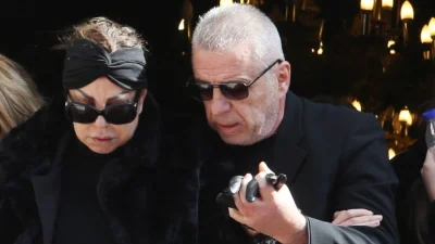 Άντζελα Δημητρίου: Τελέστηκε το 40ημερο μνημόσυνο της μητέρας της - Μαυροφορεμένη έξω από το κοιμητήριο