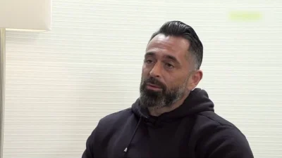 Μπο: «Μου ζήτησε να συνευρεθούμε μπροστά στον άντρα της»
