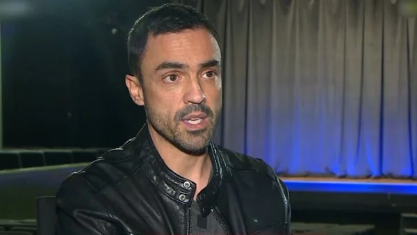Δημήτρης Κουρούμπαλης: «Η κόρη μου είναι 6 ετών και λέει ότι ο μπαμπάς της έκανε τον Λεωνίδα στο “Δέκα λεπτά κήρυγμα”»