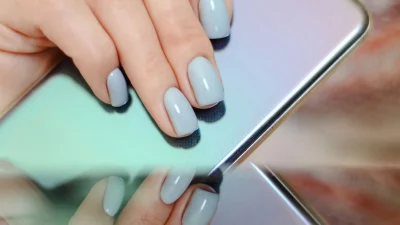 Dip powder nails: H viral τεχνική στο μανικιούρ για την οποία όλοι θα μιλούν το 2024 - Διαρκεί περισσότερο & από ημιμόνιμο!