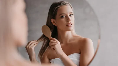 Αυτά είναι τα κόλπα για να ξεμπερδεύεις εύκολα τα μαλλιά σου χωρίς να σπάνε!