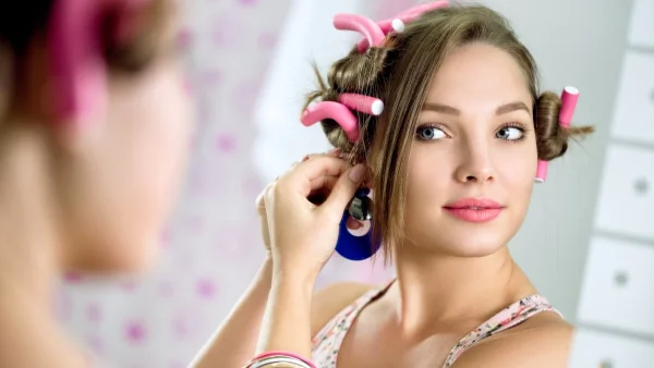 Pin-curls hair: Το μυστικό για να πετύχεις το τέλειο curly χτένισμα χωρίς ψαλίδι μαλλιών!