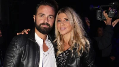Ηλίας Βρεττός: «Η σύζυγός μου τσακώνεται μόνη της, είναι πολύ συχνές οι εκρήξεις της, και έντονες»
