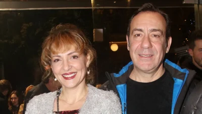 Υρώ Λούπη: Βίντεο από το εσωτερικό του σπιτιού που μένει με τον Σωτήρη Καλυβάτση στην Ερέτρια - Γεμάτο με δικές της κατασκευές, πίνακες και τα έπιπλα της μαμάς της