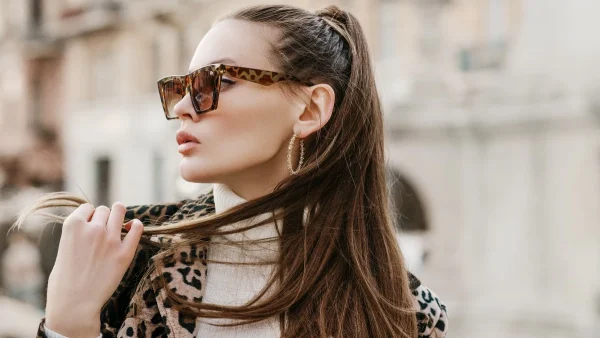 Claw-clip hair-hack: Με αυτό το κόλπο θα υιοθετήσεις την πιο stylish αλογοουρά για τα μαλλιά σου!