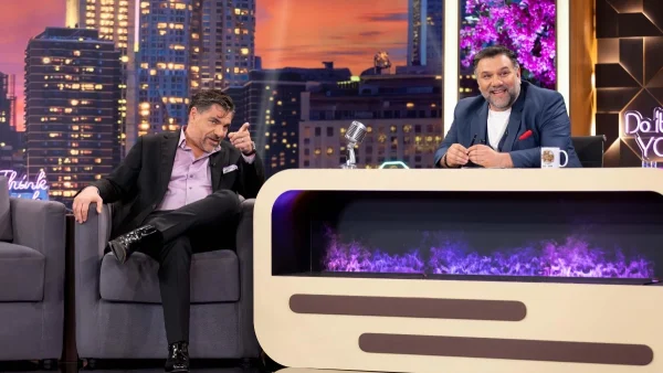 The 2Night Show: Ένας Dragon και μία «γυναίκα με τα μαύρα» απόψε (26/3) στον Γρηγόρη Αρναούτογλου