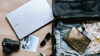 Beauty on the go: Aυτά είναι τα προϊόντα ομορφιάς που πρέπει να έχεις πάντα μαζί σου σε κάθε ταξίδι!