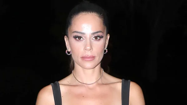 Μαρία Αντωνά: Με καυτό ροζ σορτσάκι και crop top στην πρώτη δημόσια έξοδο μετά το χωρισμό από τον Σοϊλέδη