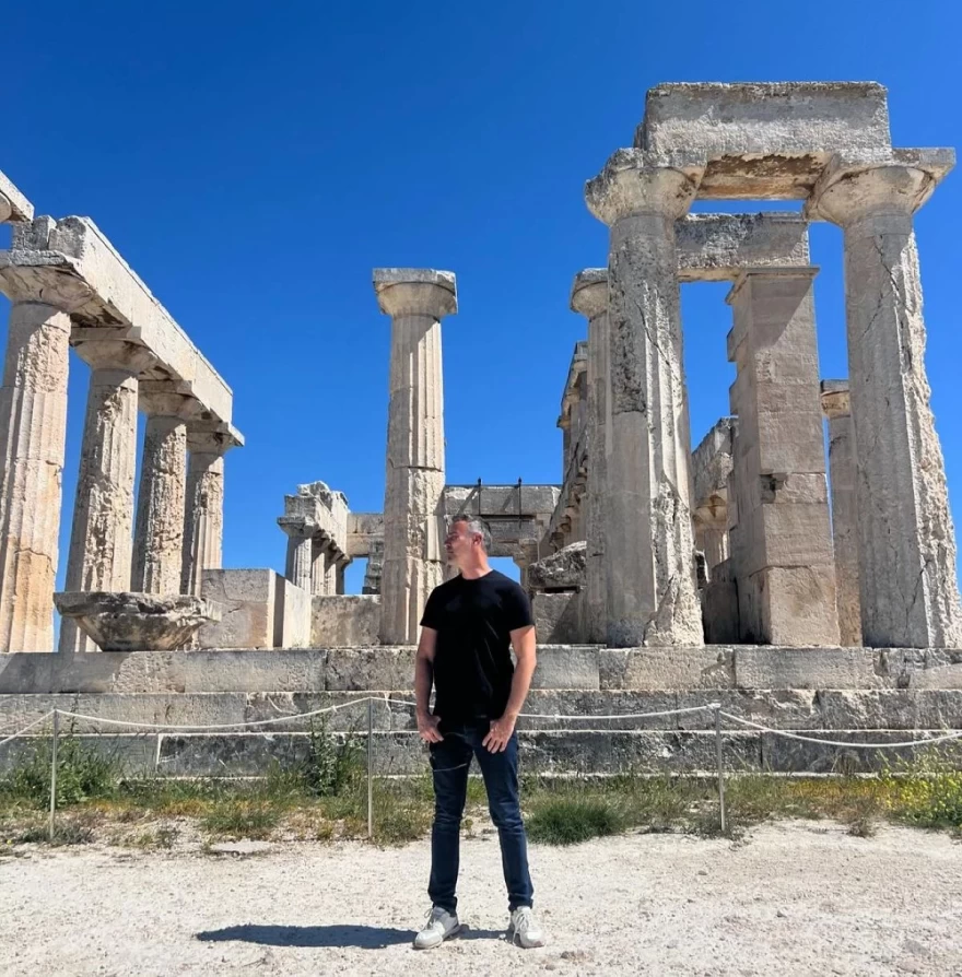 Ο Γιώργος Καπουτζίδης στην Αίγινα