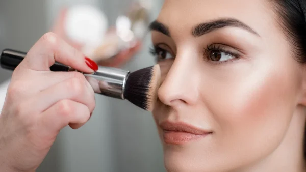 Αυτά είναι τα 5 καλύτερα bronzers για φυσική ηλιοκαμένη επιδερμίδα - Είναι ιδανικά για γυναίκες 40+
